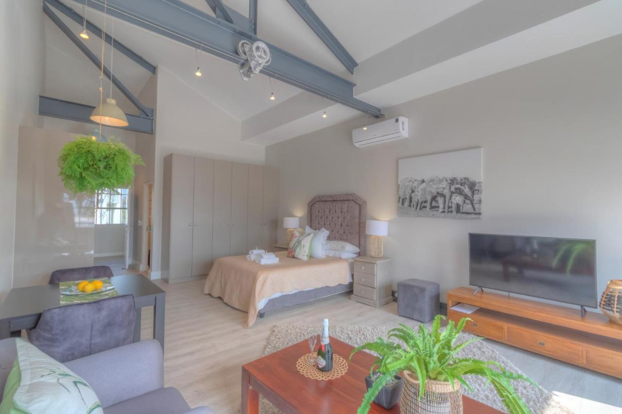 Apartment Crossfire @ *