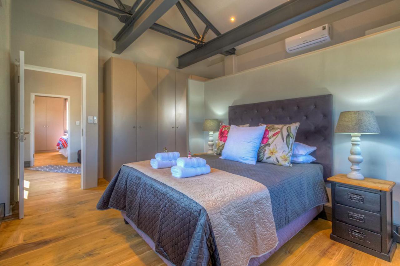 Apartment Crossfire @ *