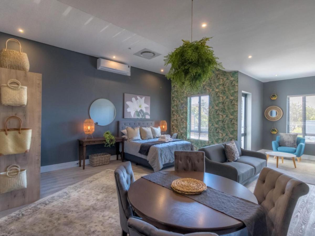 Apartment Crossfire @ *